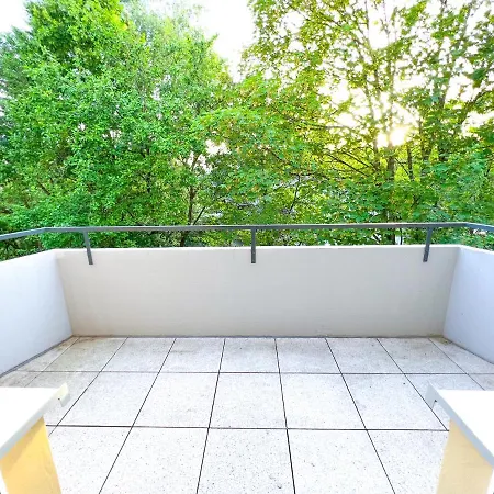 Zimmer Mit Blick Ins Gruene In Wg-Wohnung *