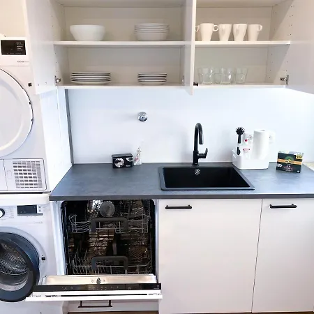 Privatunterkunft Zimmer mit Blick ins Grüne in WG-Wohnung