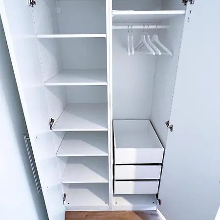 Zimmer mit Blick ins Grüne in WG-Wohnung